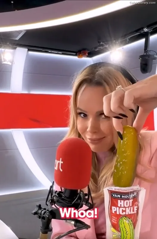 Amanda Holden photo 5 of 825