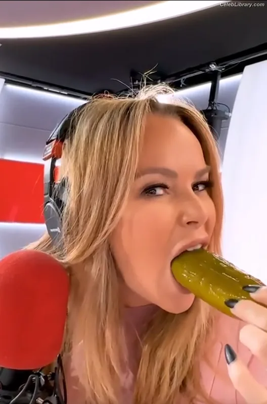 Amanda Holden photo 7 of 825