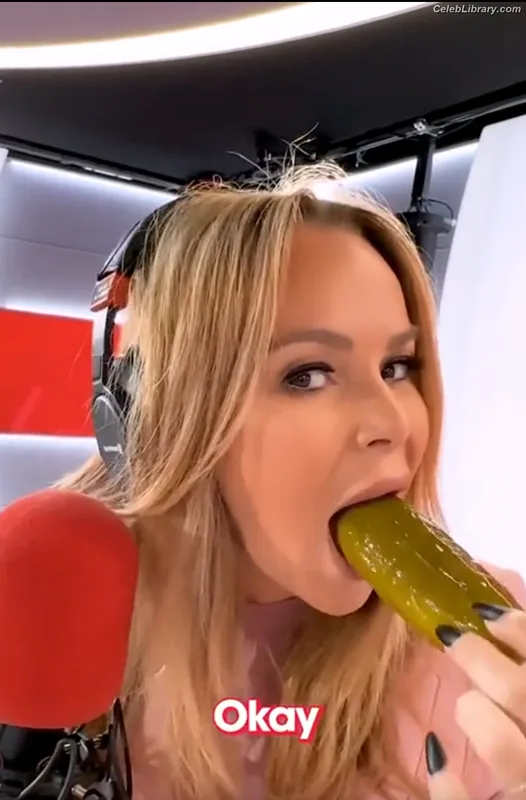 Amanda Holden photo 8 of 825