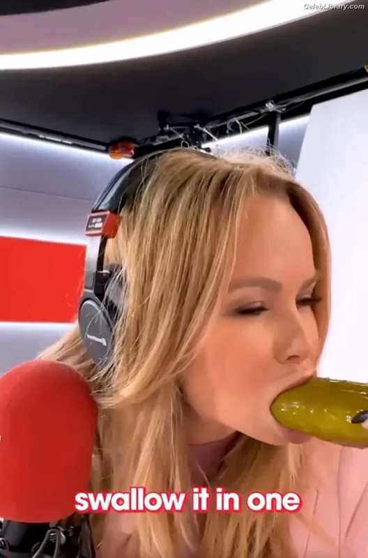 Amanda Holden photo 14 of 825