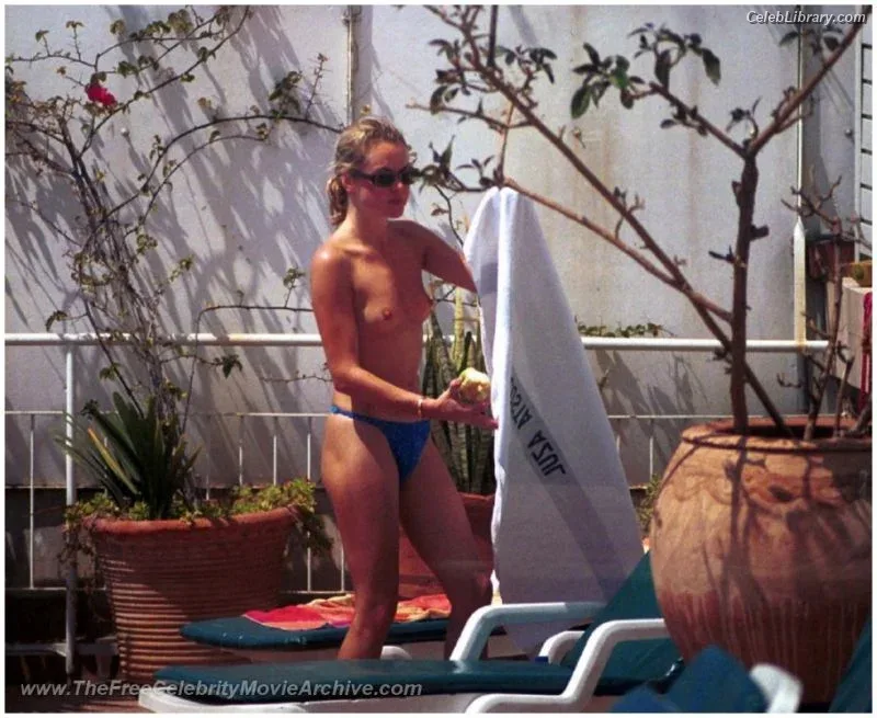 Amanda Holden photo 19 of 825