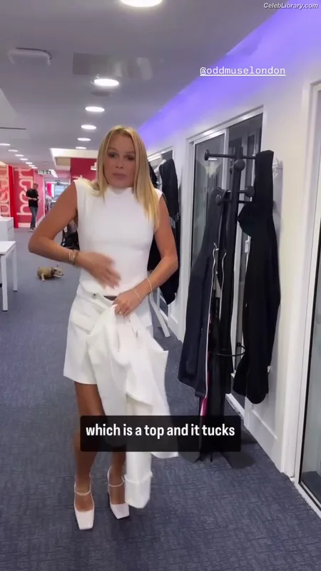 Amanda Holden photo 19 of 825