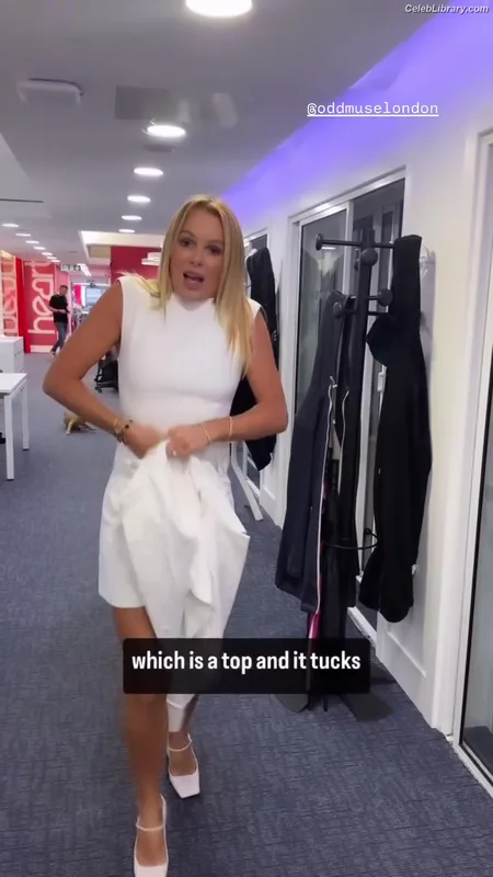 Amanda Holden photo 20 of 825