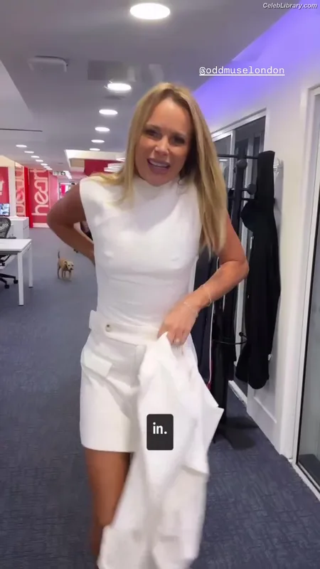 Amanda Holden photo 21 of 825