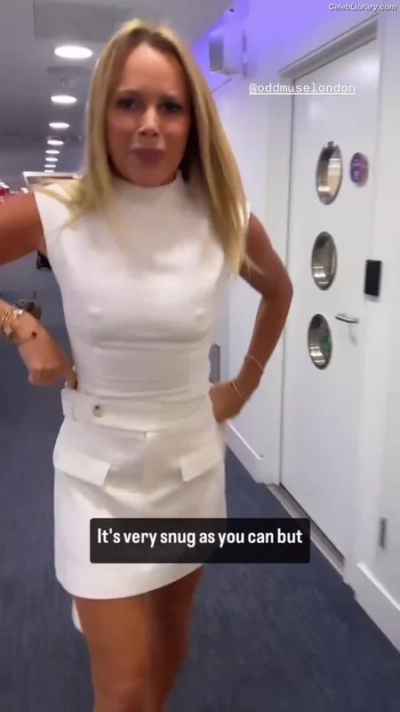 Amanda Holden photo 23 of 825