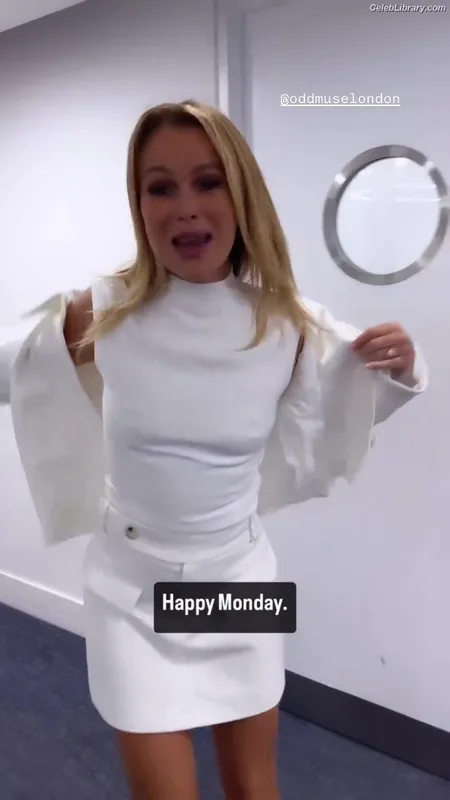 Amanda Holden photo 24 of 825