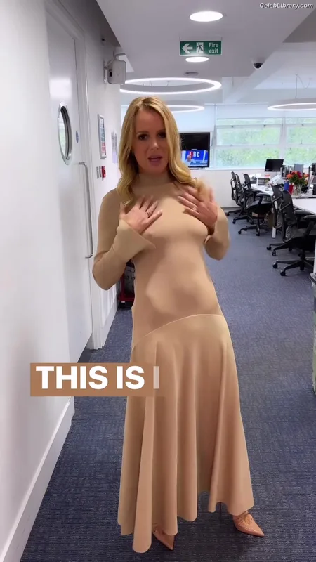 Amanda Holden photo 4 of 825