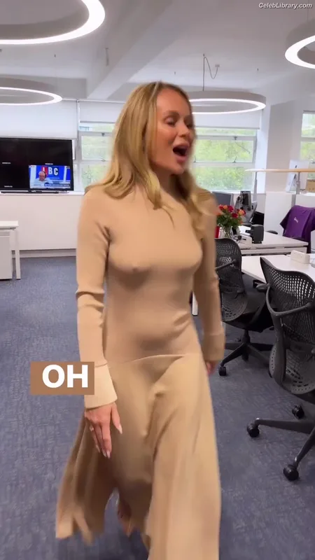Amanda Holden photo 7 of 825