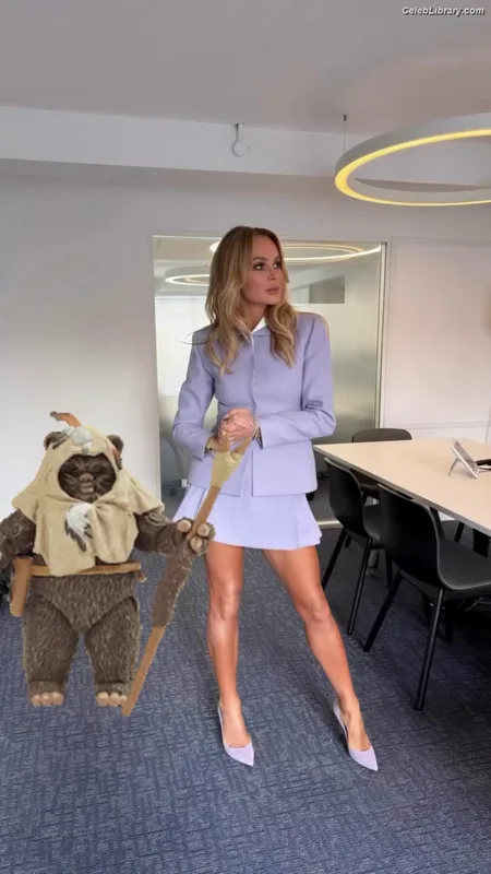 Amanda Holden photo 17 of 825