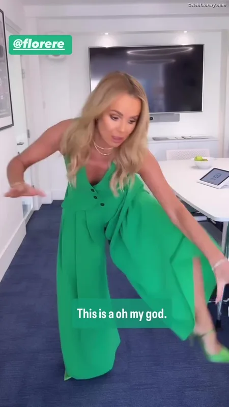 Amanda Holden photo 18 of 825