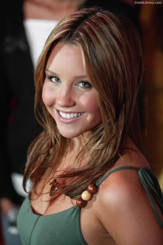 Amanda Laura Bynes photo 15 of 315