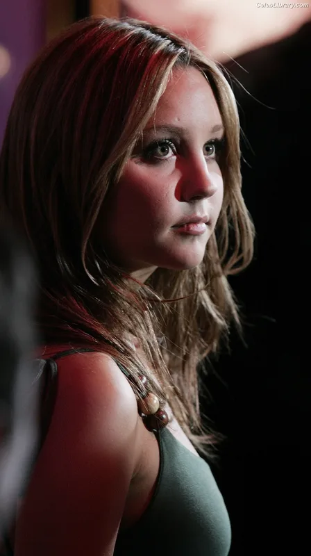 Amanda Laura Bynes photo 2 of 315