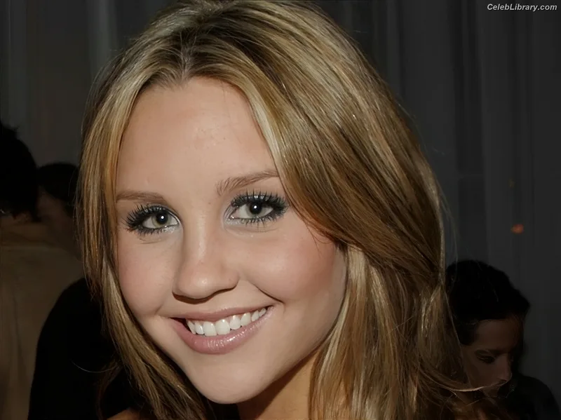 Amanda Laura Bynes photo 7 of 315