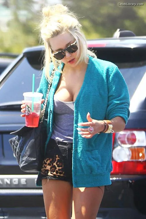 Amanda Laura Bynes photo 13 of 315