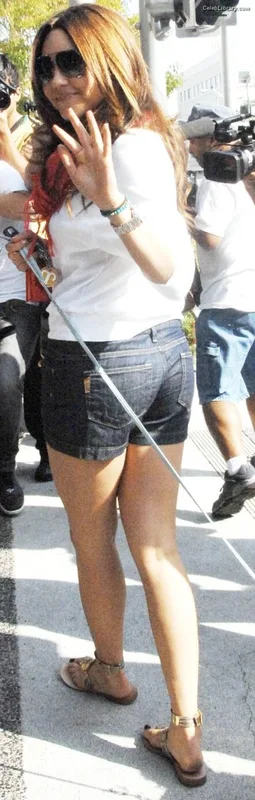 Amanda Laura Bynes photo 4 of 315