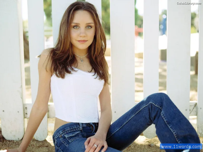 Amanda Laura Bynes photo 9 of 315