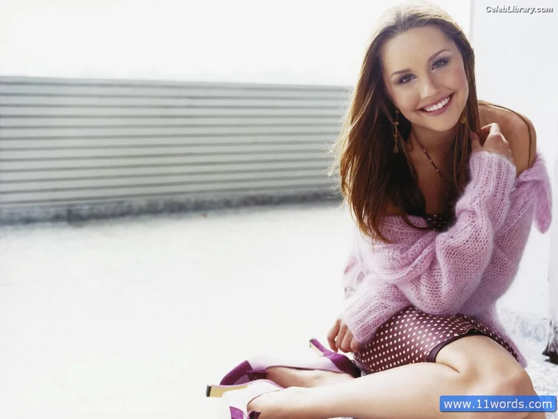 Amanda Laura Bynes photo 10 of 315