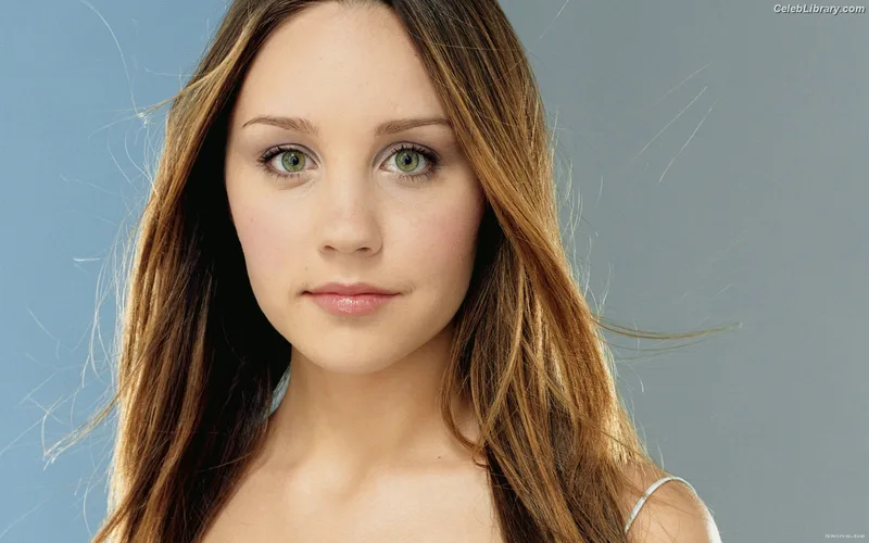 Amanda Laura Bynes photo 6 of 315