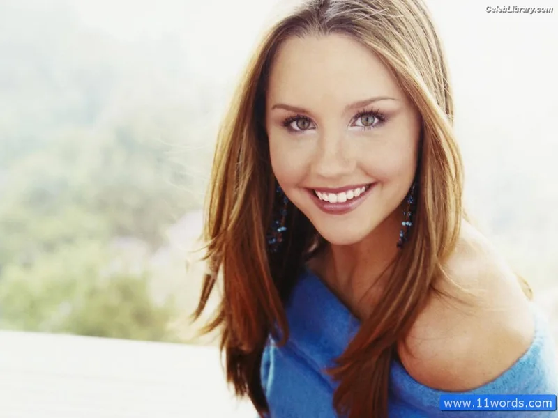 Amanda Laura Bynes photo 10 of 315