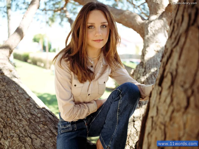 Amanda Laura Bynes photo 16 of 315