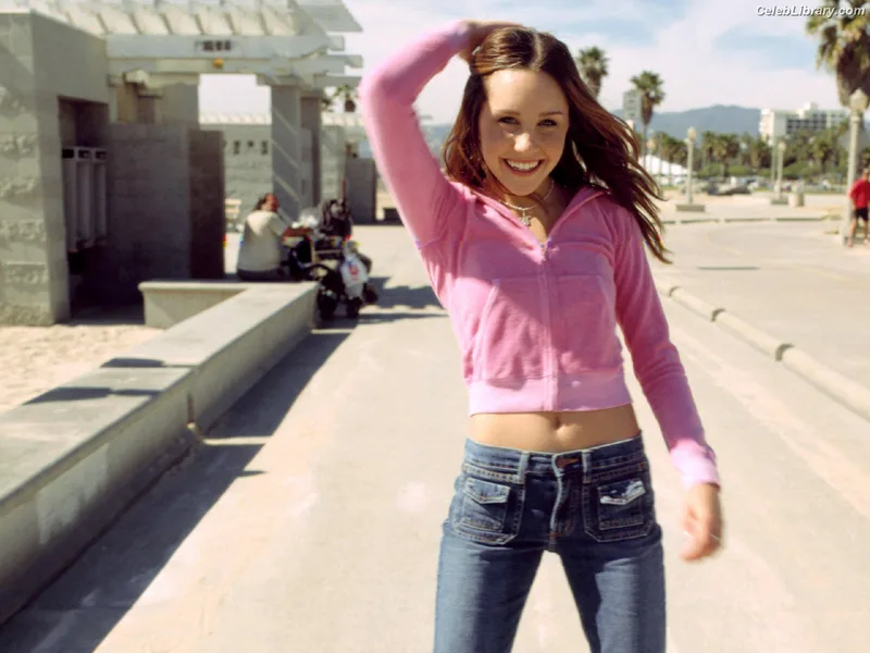 Amanda Laura Bynes photo 7 of 315