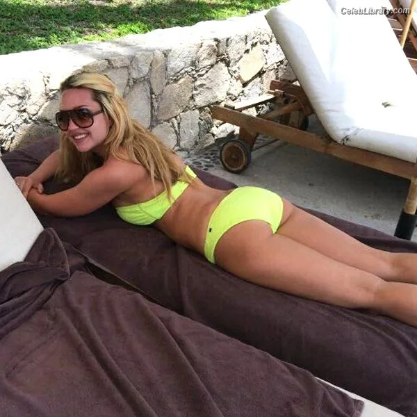 Amanda Laura Bynes photo 22 of 315