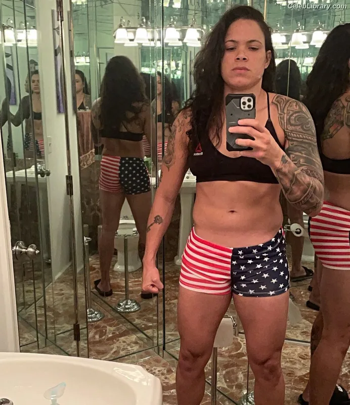 Amanda Nunes photo 2 of 14
