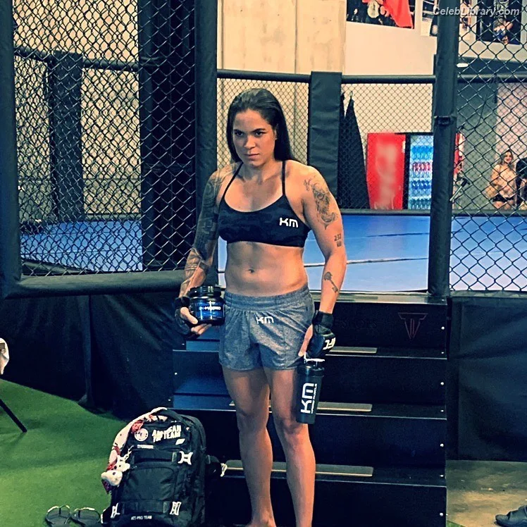 Amanda Nunes photo 7 of 14