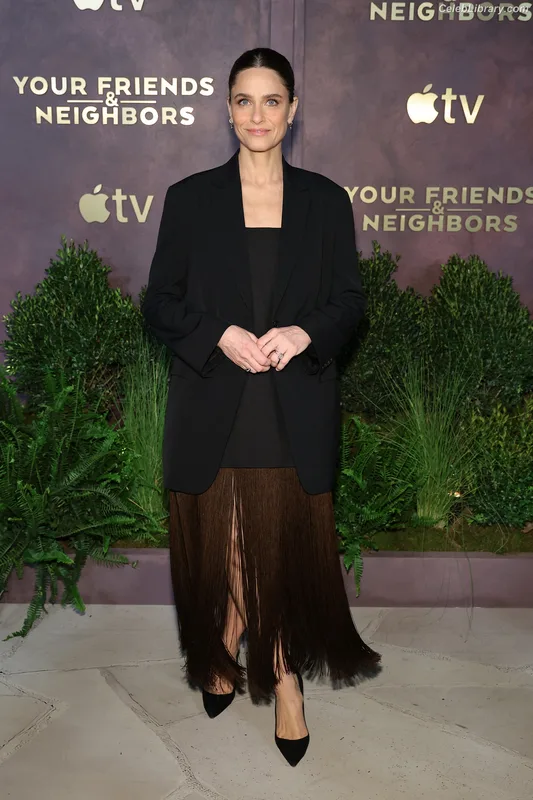 Amanda Peet photo 5 of 45