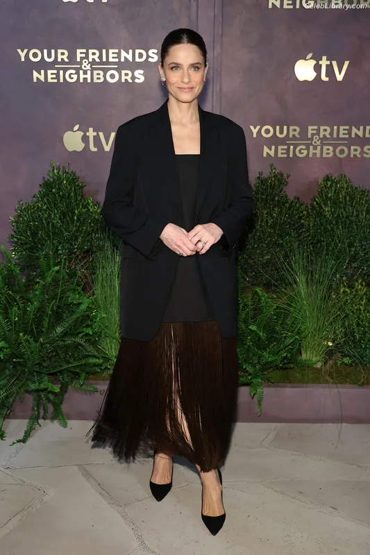 Amanda Peet photo 6 of 45