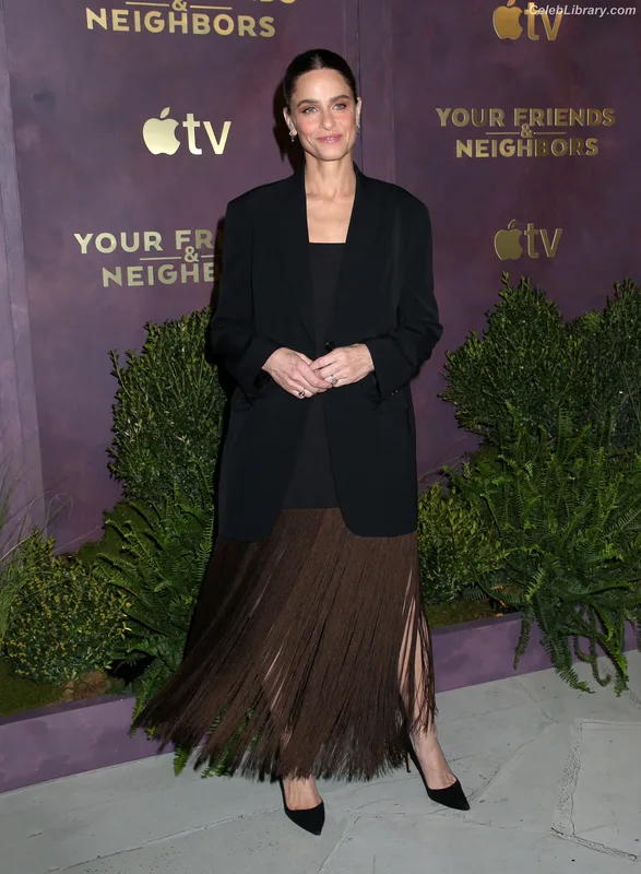 Amanda Peet photo 8 of 45