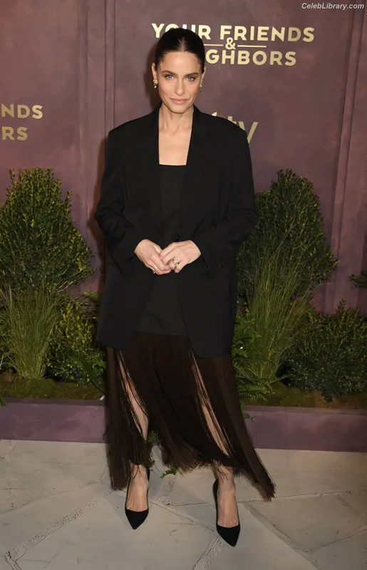 Amanda Peet photo 12 of 45