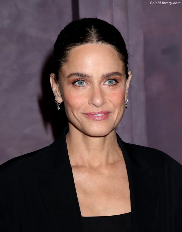 Amanda Peet photo 20 of 45