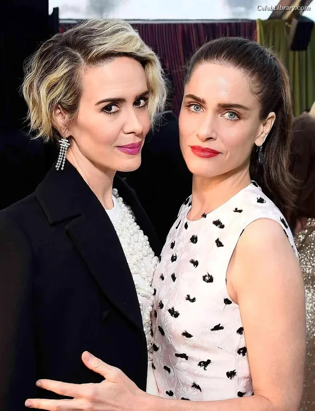 Amanda Peet photo 12 of 45