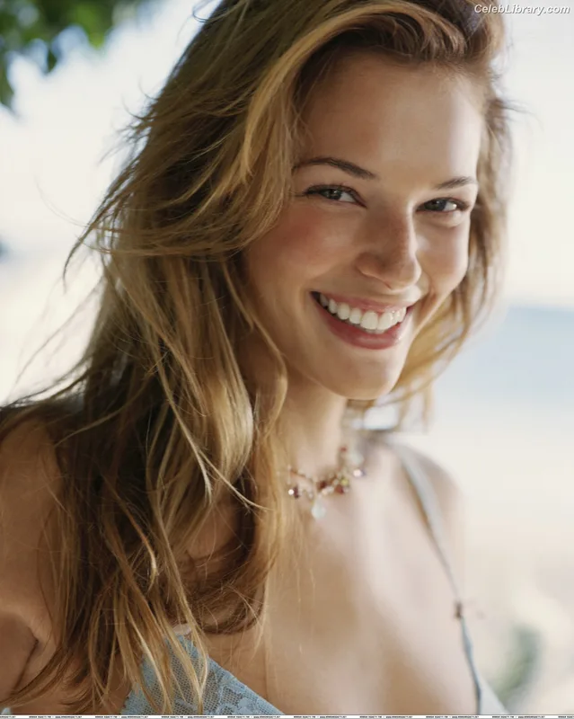 Amanda Righetti photo 1 of 69