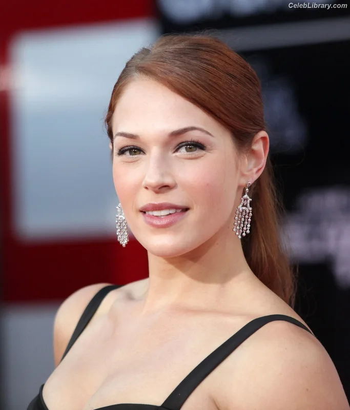 Amanda Righetti photo 7 of 69