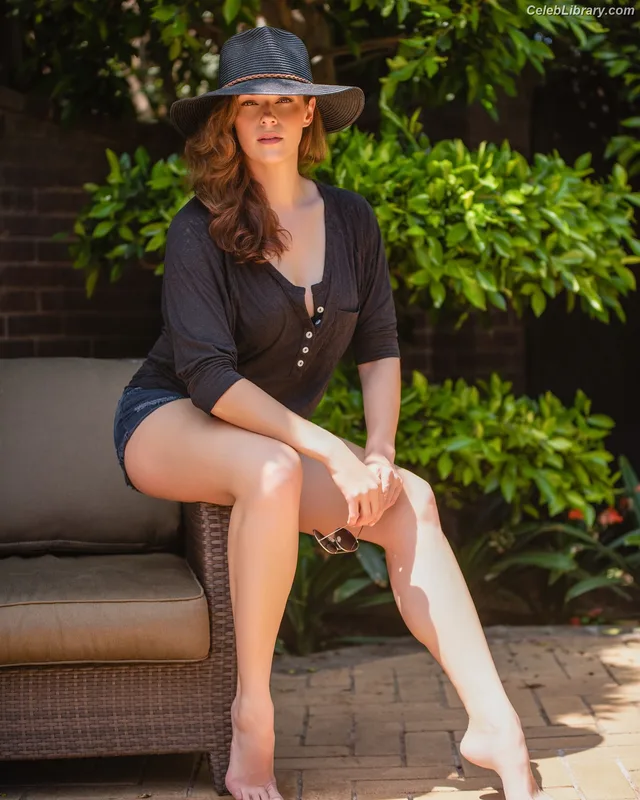 Amanda Righetti photo 12 of 69