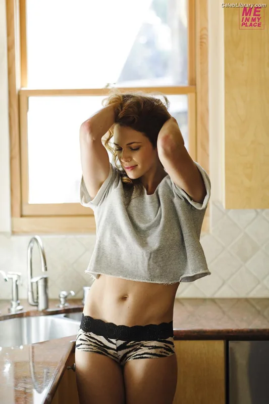 Amanda Righetti photo 6 of 69