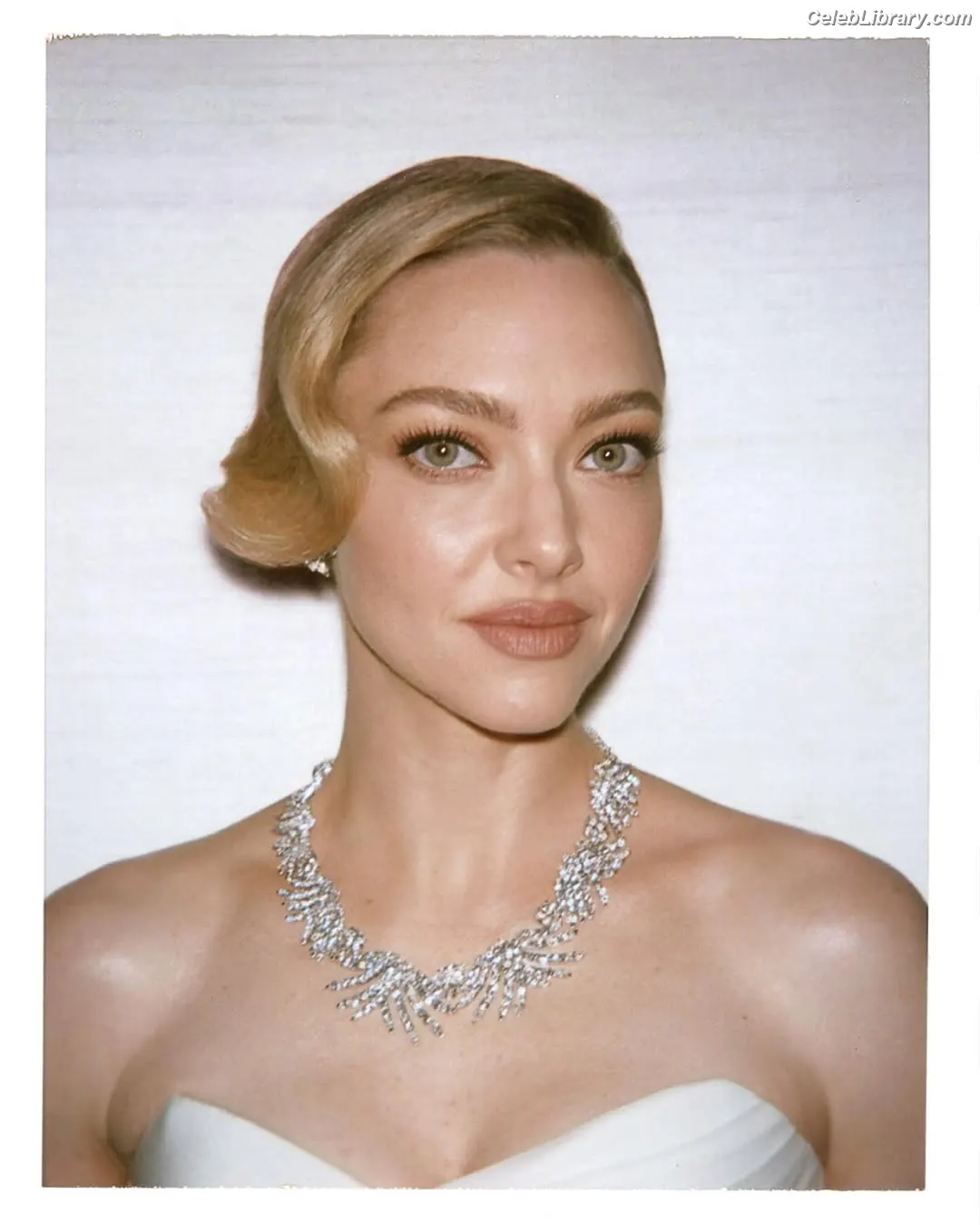 Amanda Seyfried photo 8 of 571