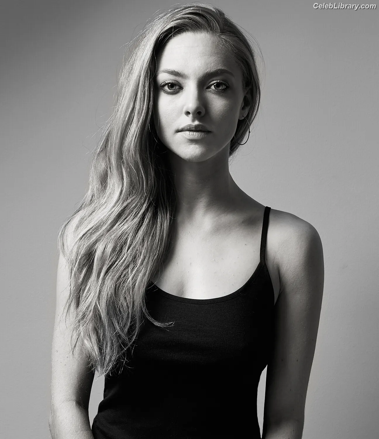 Amanda Seyfried photo 6 of 571