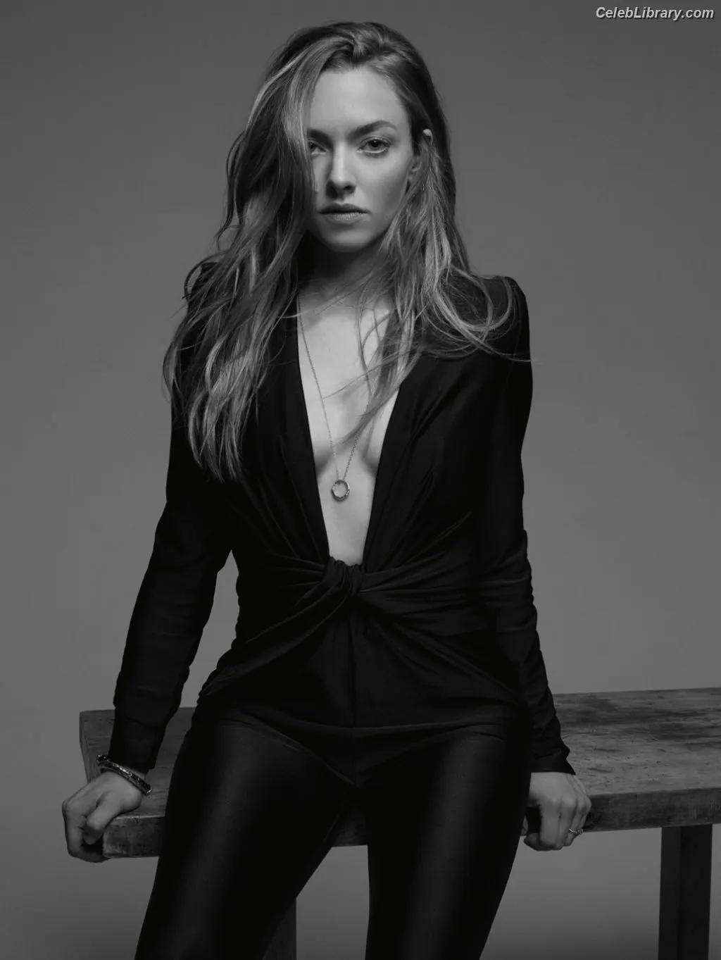 Amanda Seyfried photo 2 of 571
