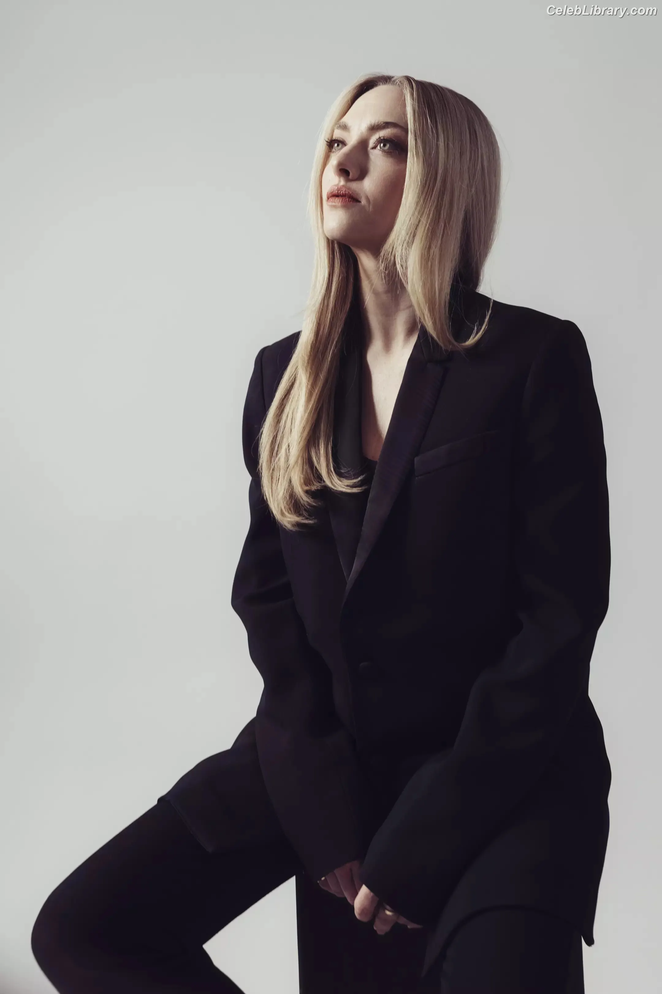 Amanda Seyfried photo 17 of 571