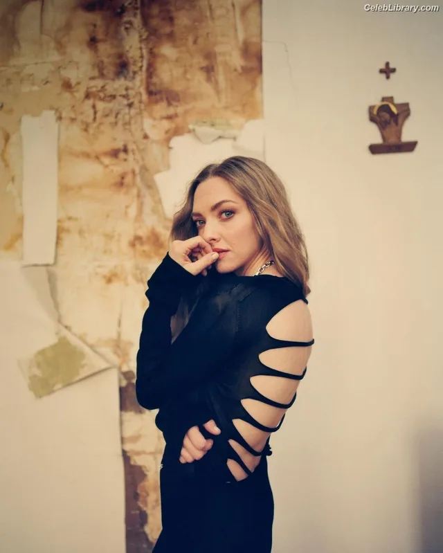 Amanda Seyfried photo 4 of 1296