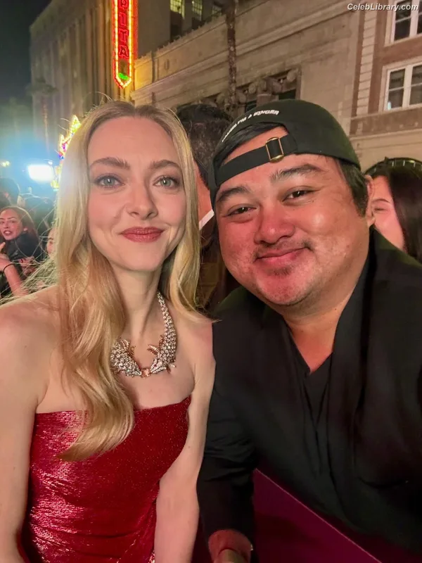 Amanda Seyfried photo 10 of 1296