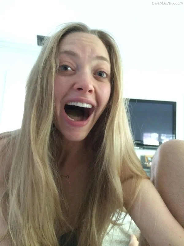 Amanda Seyfried photo 2 of 1296