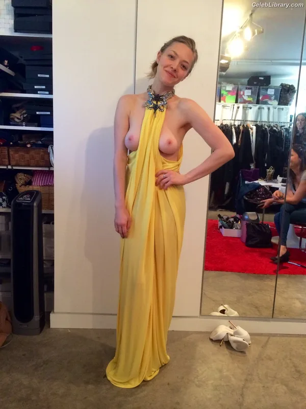 Amanda Seyfried photo 6 of 1296