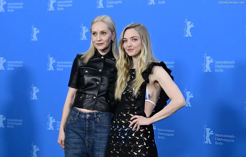 Amanda Seyfried photo 15 of 1296