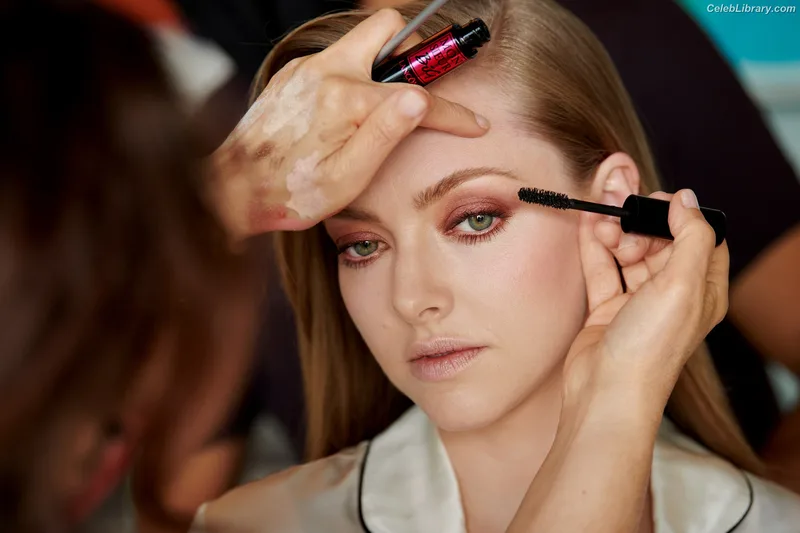 Amanda Seyfried photo 2 of 1296