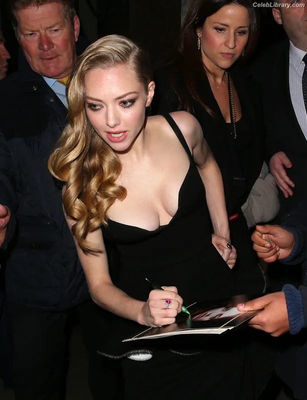 Amanda Seyfried photo 3 of 1296