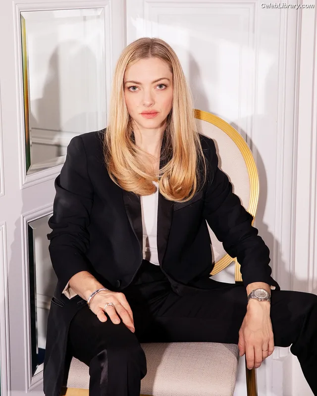 Amanda Seyfried photo 7 of 1296